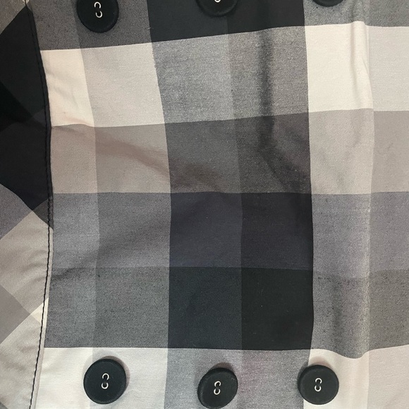 Elle gold skort. Measurements shown in the pictures. Please refer. - Picture 5 of 8